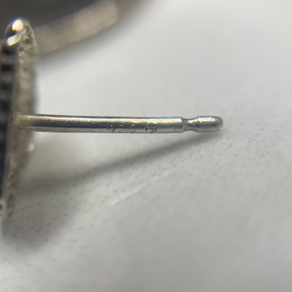 Sterling silver heart studs 925 - Picture 3 of 4